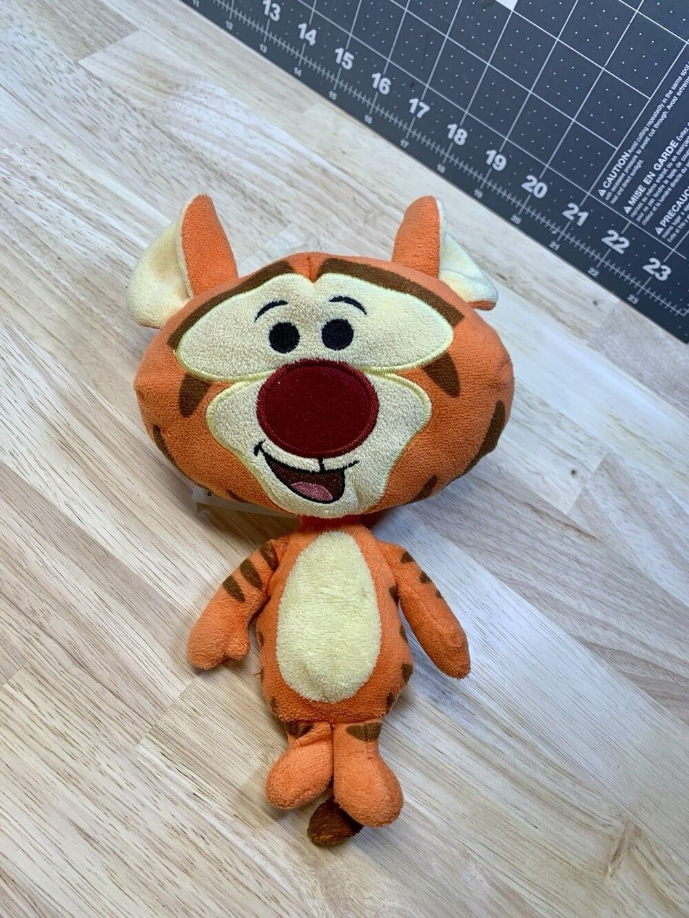 Disney - Expandable Peek A Plush - Winnie the Pooh - Tigger Plush Toy